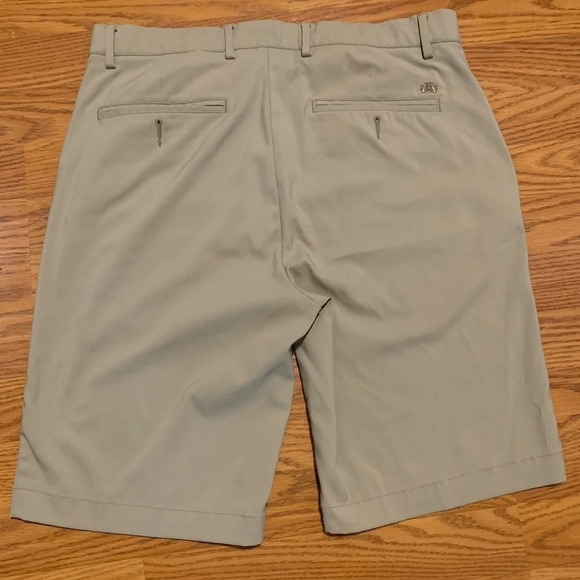 Men’s Tourney solid tech flat front performance khaki golf shorts size 32 - Picture 5 of 7